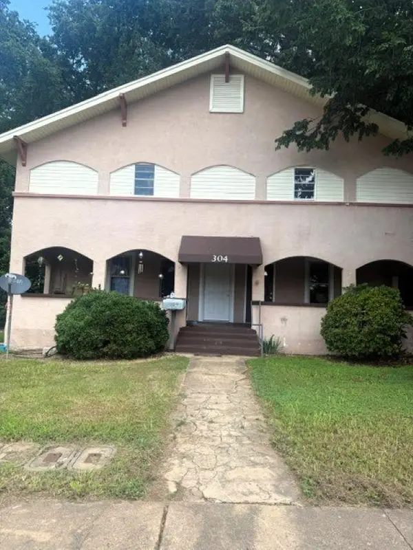304 W 3rd St, Tuscumbia, AL 35674