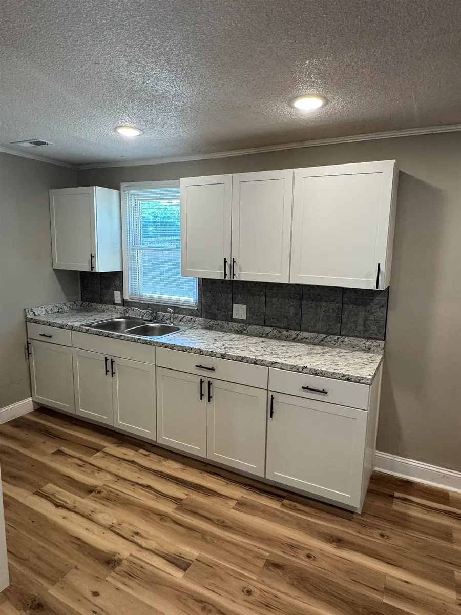 1227 York St, Sheffield, AL 35660 - #3