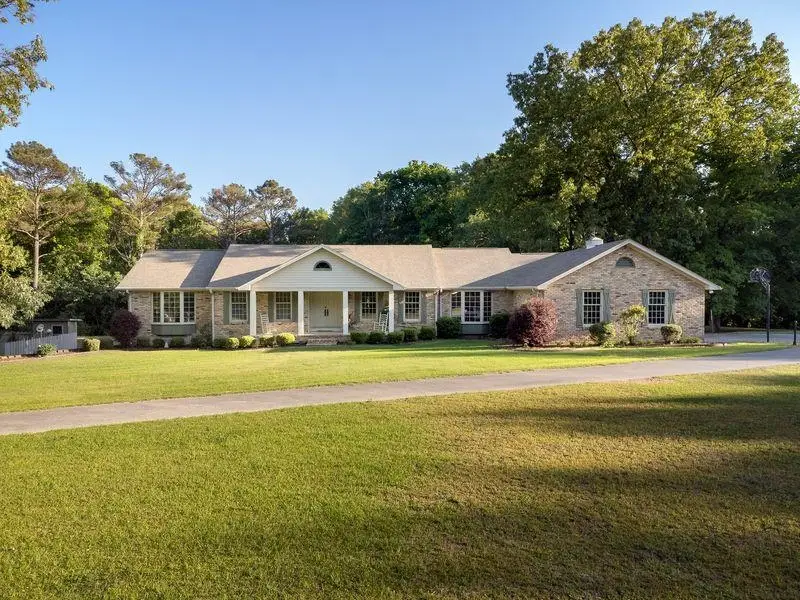 2211 Cotton Gin Rd, Russellville, AL 35653 - #2
