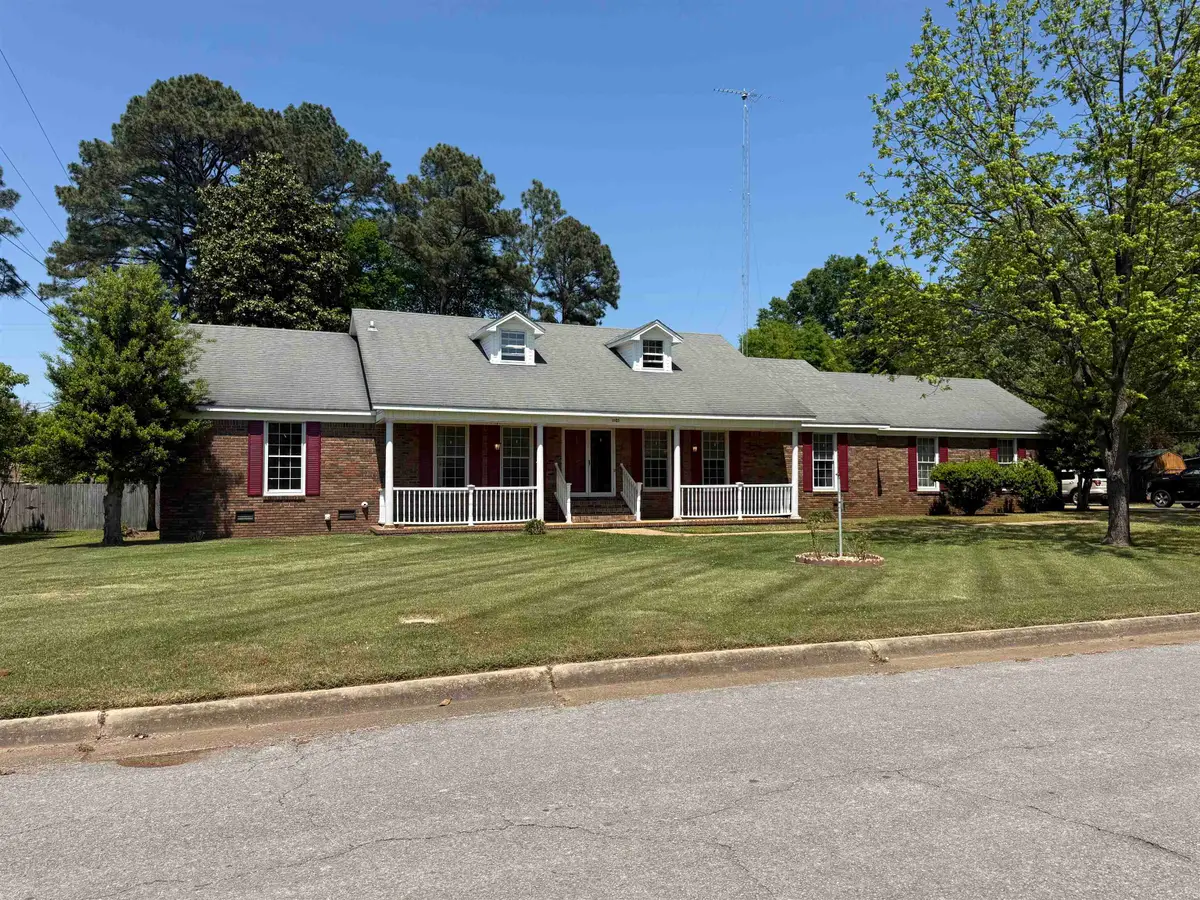 1925 Berry Ave, Florence, AL 35630 - #1