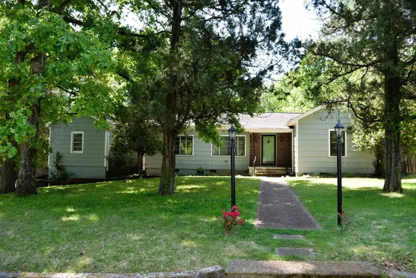 321 Calhoun Dr, Florence, AL 35630