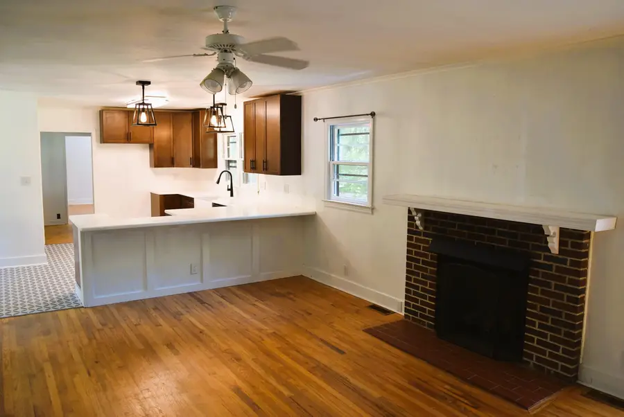 321 Calhoun Dr, Florence, AL 35630 - #2