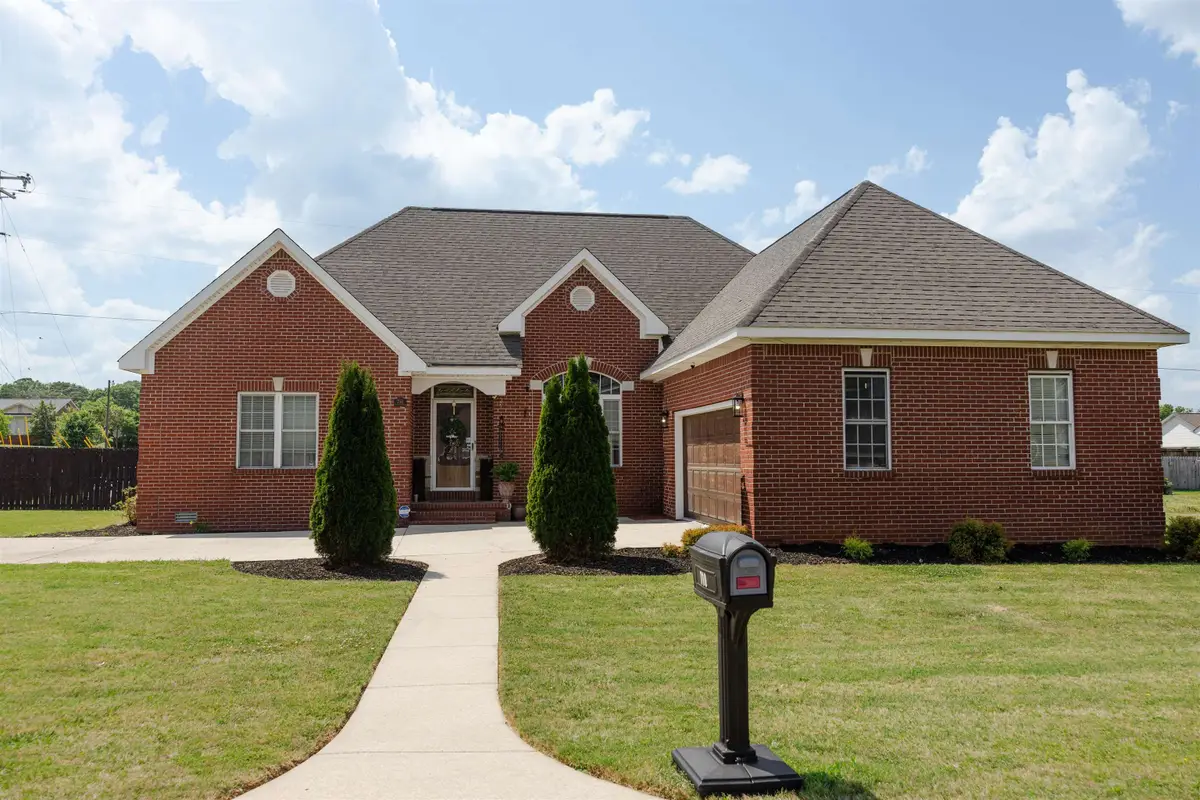 710 Firestone Ave, Muscle Shoals, AL 35661 - #1