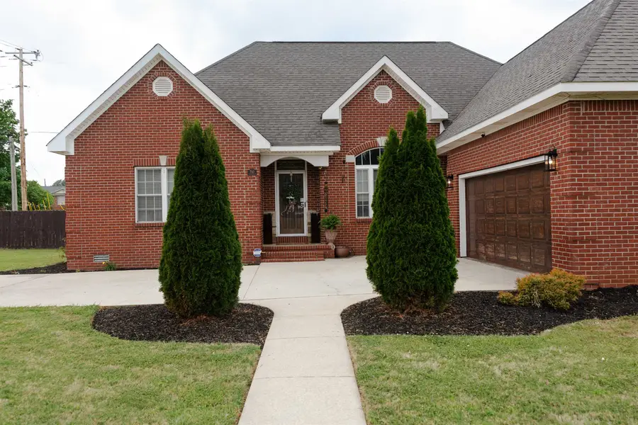 710 Firestone Ave, Muscle Shoals, AL 35661 - #2