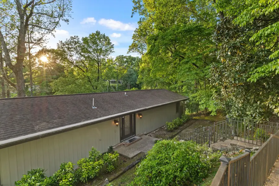 240 Holland Dr, Killen, AL 35645 - #2