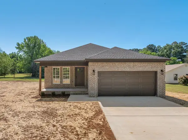 779 River Ln, Tuscumbia, AL 35674