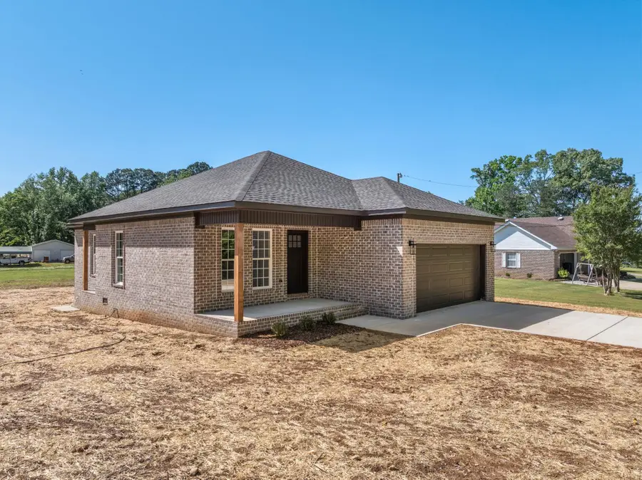 779 River Ln, Tuscumbia, AL 35674 - #2