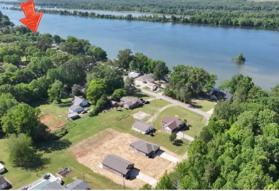 779 River Ln, Tuscumbia, AL 35674 - #3