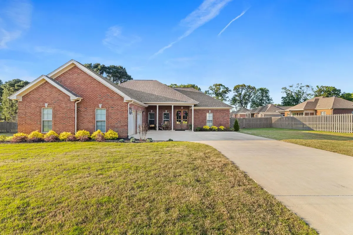 433 Dartmoor Dr, Killen, AL 35645 - #1