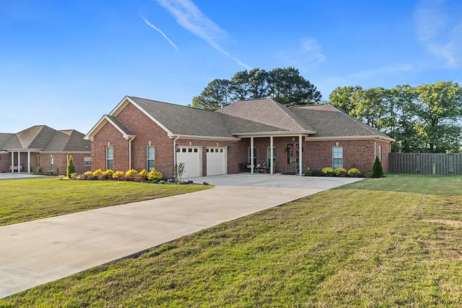 433 Dartmoor Dr, Killen, AL 35645 - #2
