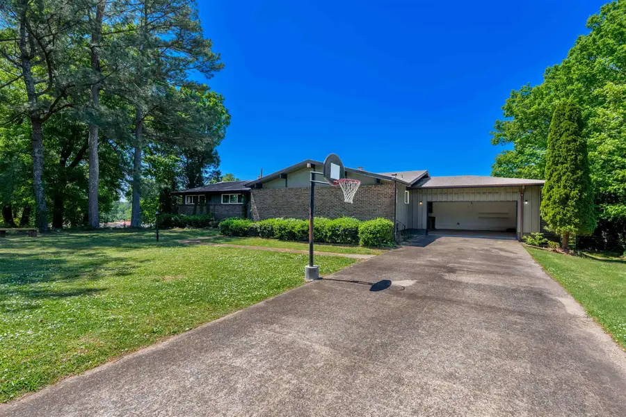 2215 Haviland Dr, Florence, AL 35630 - #2