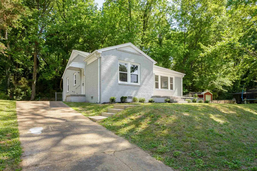 858 Royal Ave, Florence, AL 35630 - #2