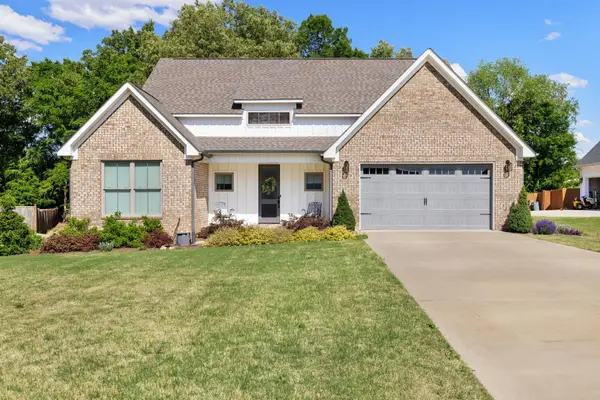 230 Rockwood Dr, Tuscumbia, AL 35674