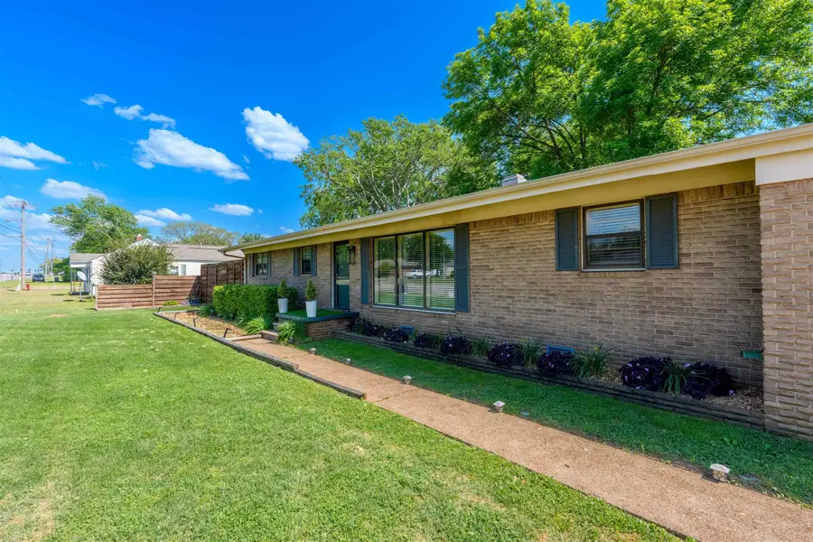 406 W 6th St, Muscle Shoals, AL 35661 - #3