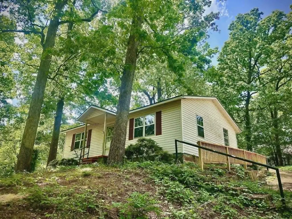 2121 Old Cloverdale Rd, Florence, AL 35630 - #1