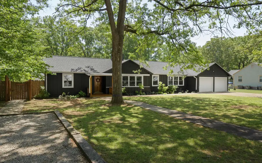 137 W Duncan Ave, Florence, AL 35630 - #2
