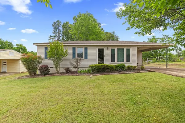 24 Smith St, Florence, AL 35630
