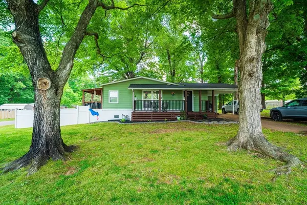 901 Glendale Ave, Muscle Shoals, AL 35661