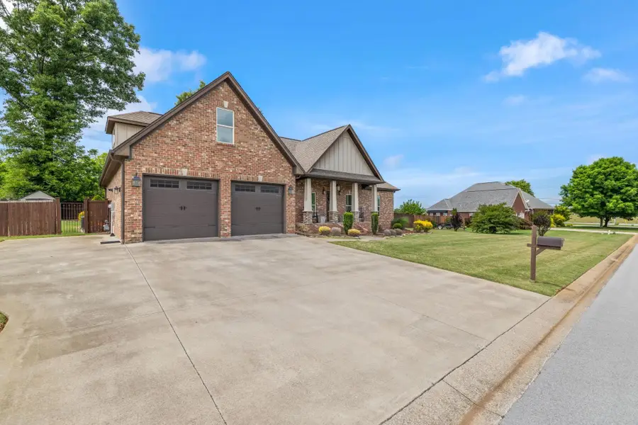3002 Tanner Ave, Muscle Shoals, AL 35661 - #3