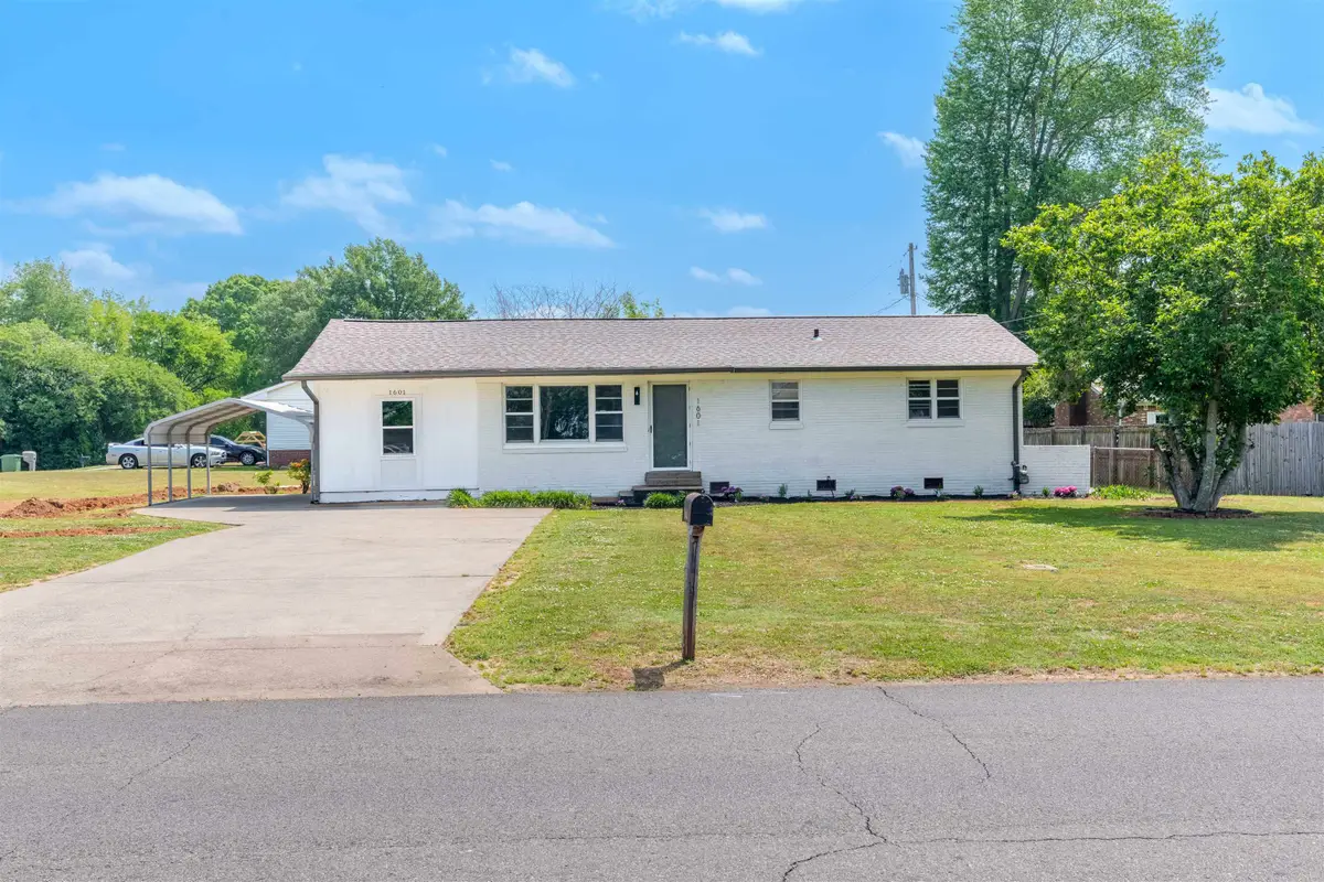 1601 Gusmus Ave, Muscle Shoals, AL 35661 - #1