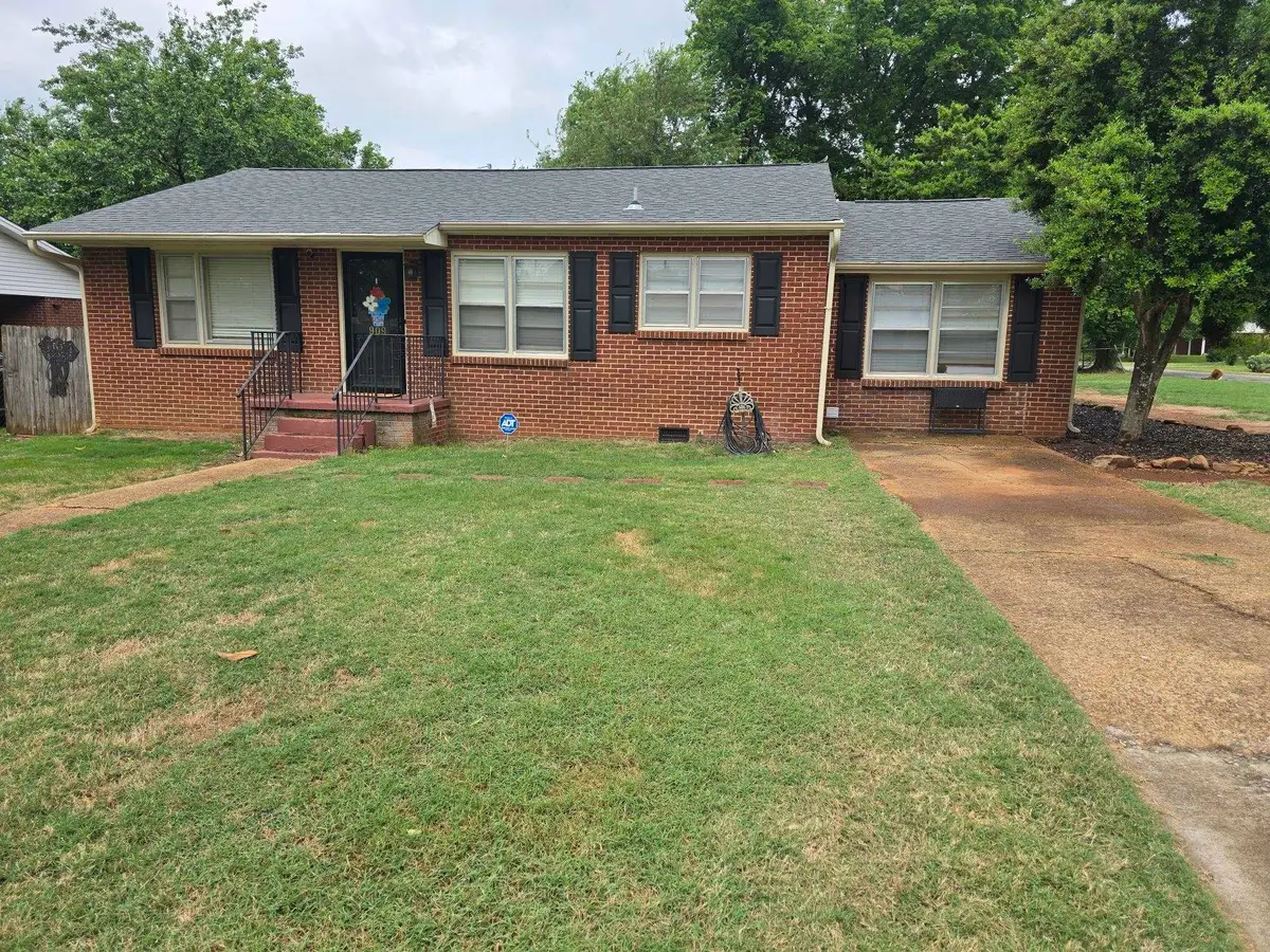 909 Irene Ave, Tuscumbia, AL 35674 - #1