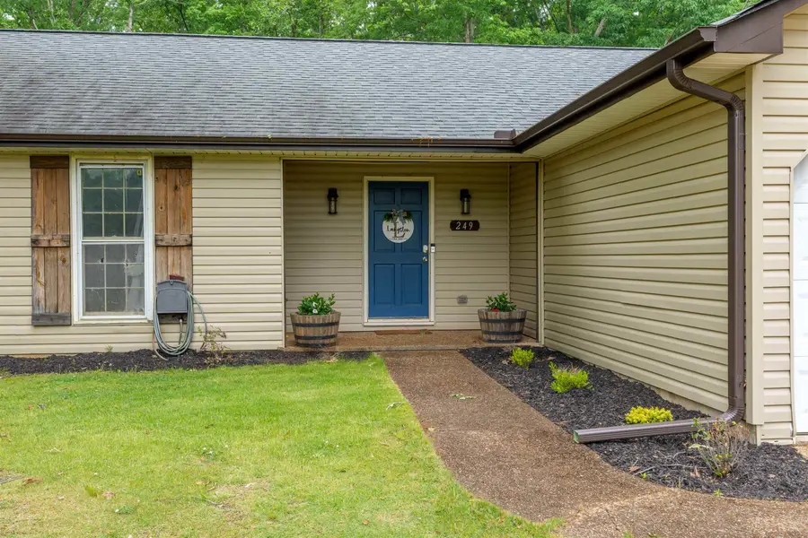 249 S New Castle Dr, Florence, AL 35633 - #3