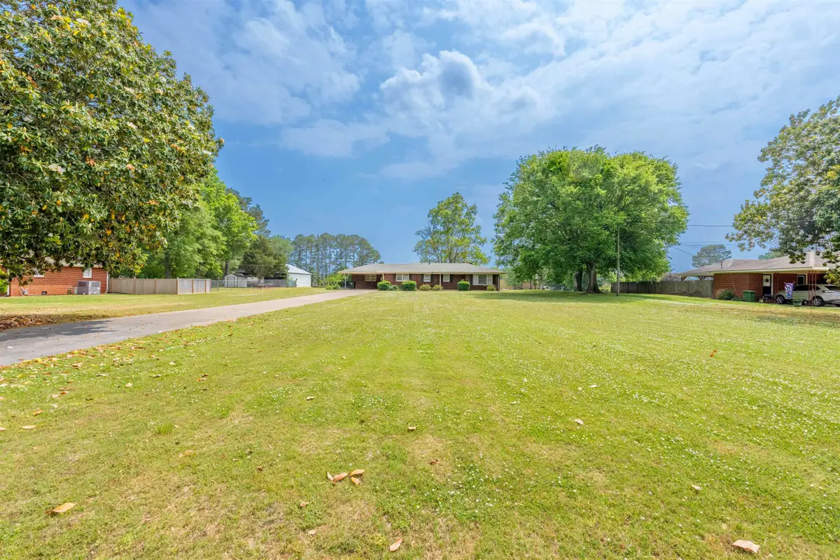 202 Blaine St, Muscle Shoals, AL 35661 - #1