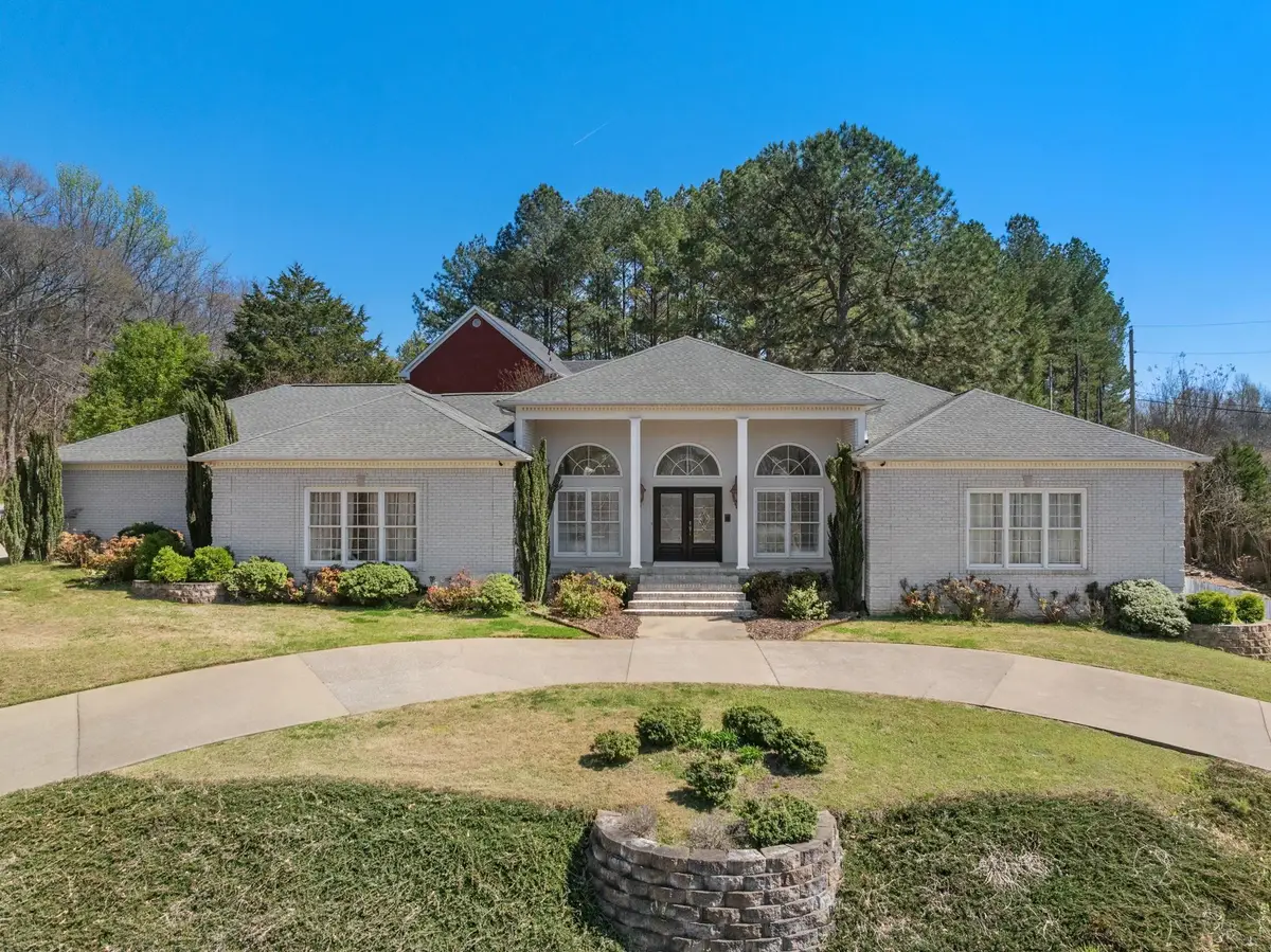 102 Creekpoint Rd, Florence, AL 35630 - #1