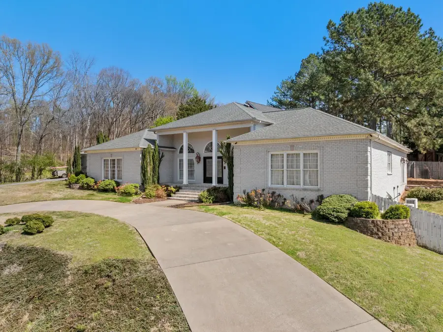 102 Creekpoint Rd, Florence, AL 35630 - #3