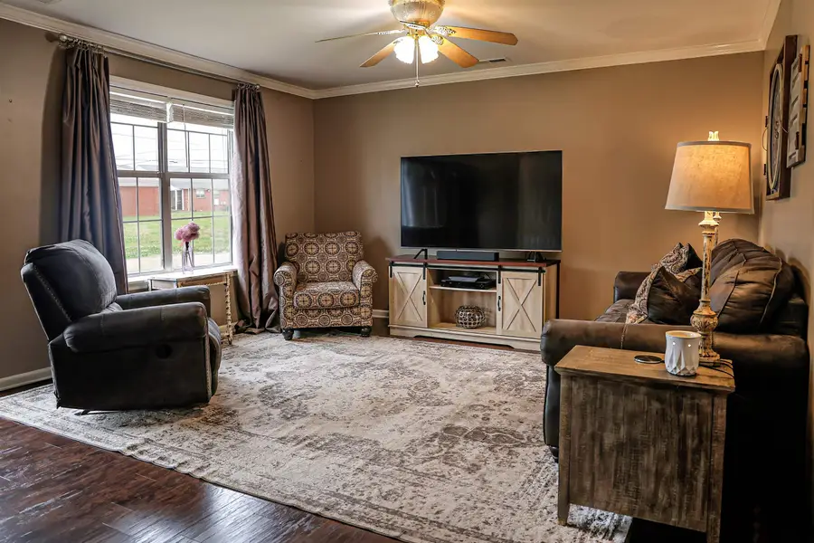 203 Sheridan Ave, Muscle Shoals, AL 35661 - #2