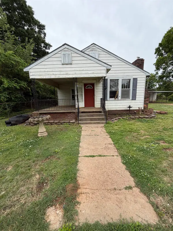 105 W Tunstall St, Tuscumbia, AL 35674