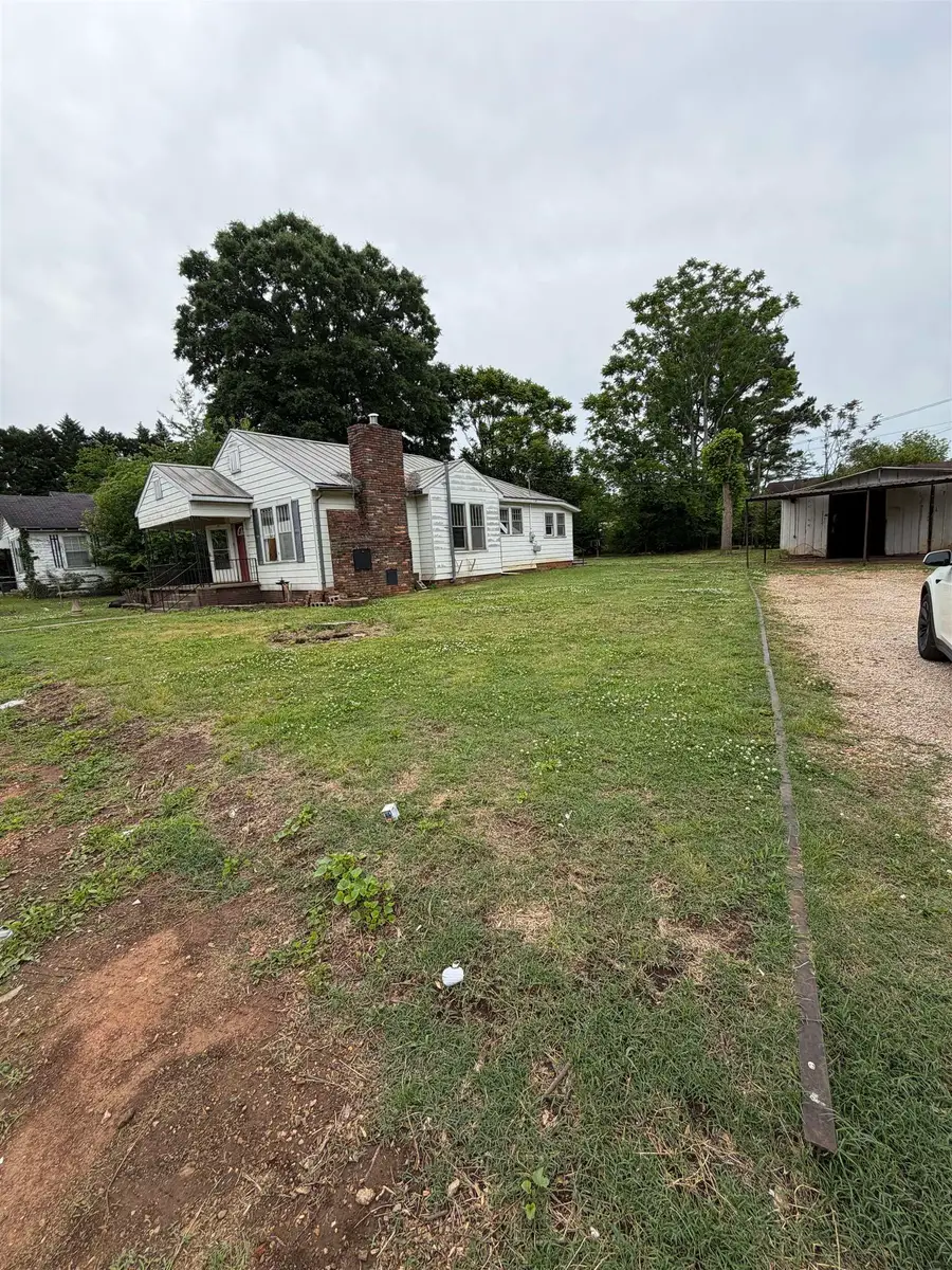 105 W Tunstall St, Tuscumbia, AL 35674 - #2