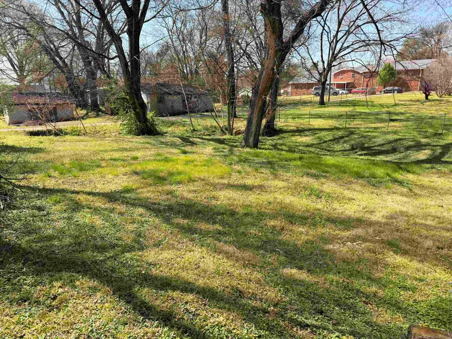 320 S Richards St, Florence, AL 35630 - #3