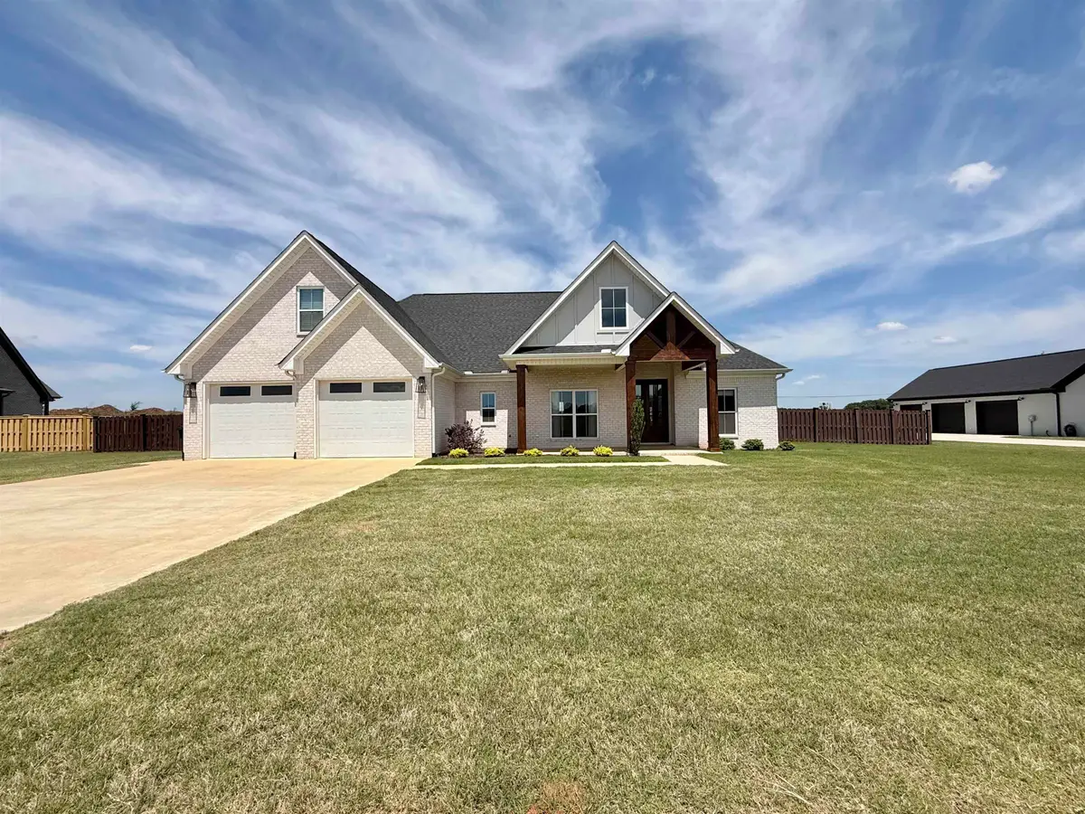 47 Todd Dr, Muscle Shoals, AL 35661 - #1