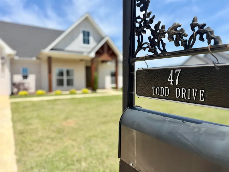 47 Todd Dr, Muscle Shoals, AL 35661 - #2
