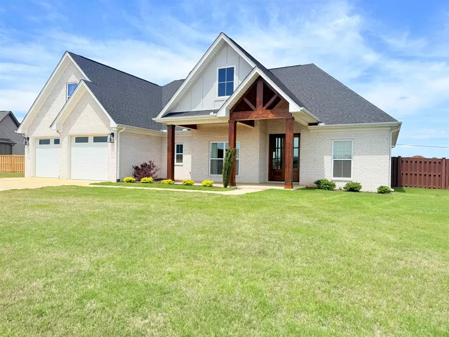 47 Todd Dr, Muscle Shoals, AL 35661 - #3