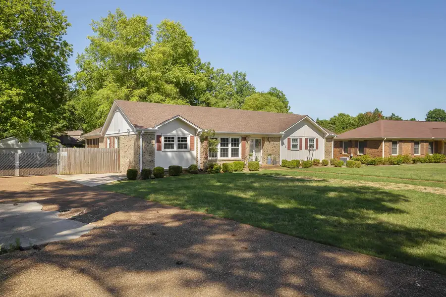 114 Creekwood Dr, Florence, AL 35630 - #2