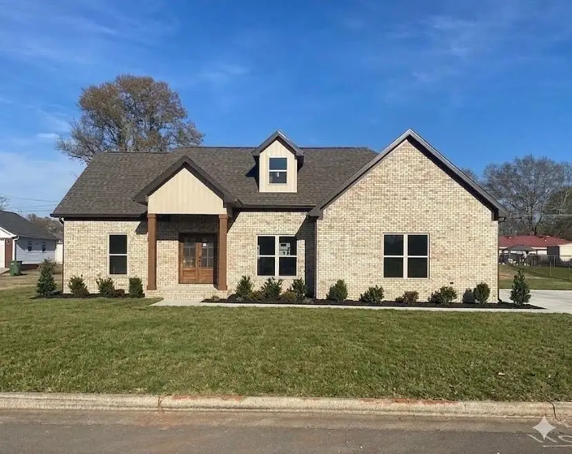 110 Fieldwood Dr, Tuscumbia, AL 35674 - #1