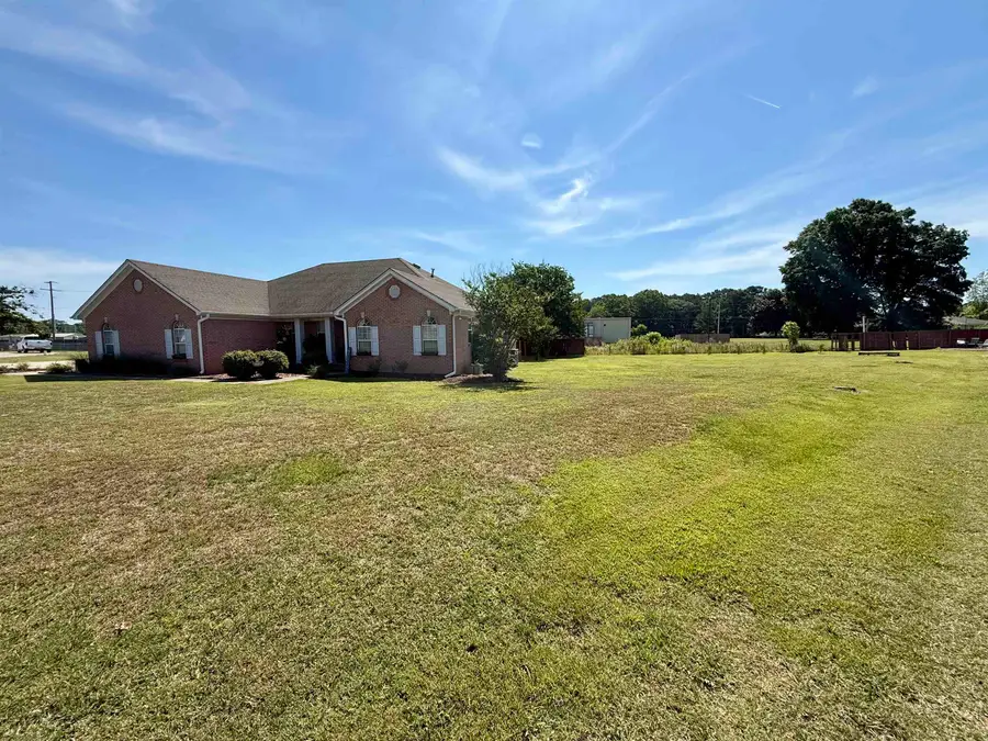 82 Crestview Cir, Florence, AL 35634 - #2