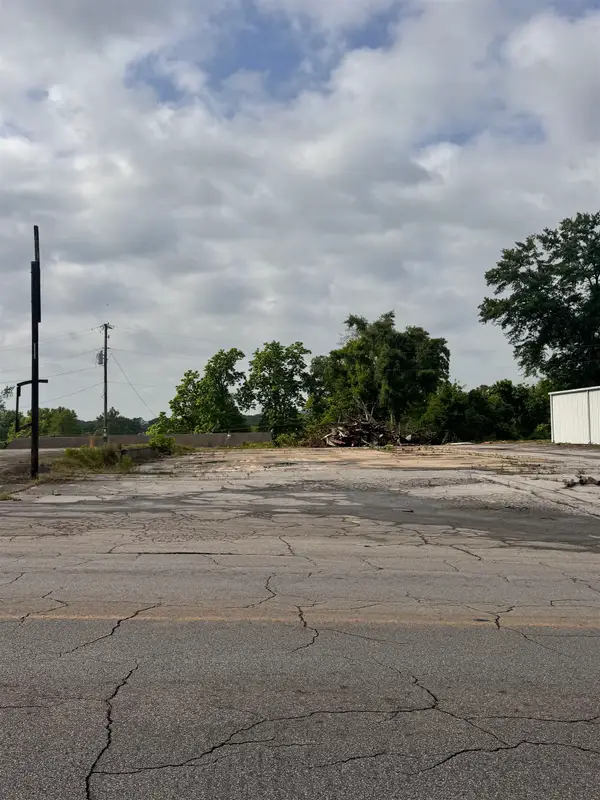 000 W 6th St, Tuscumbia, AL 35674