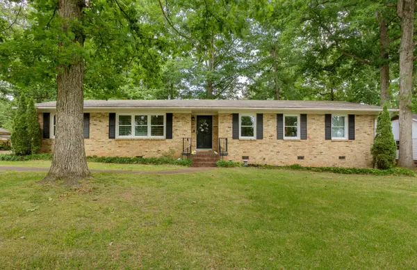 214 Shirley Dr, Florence, AL 35633