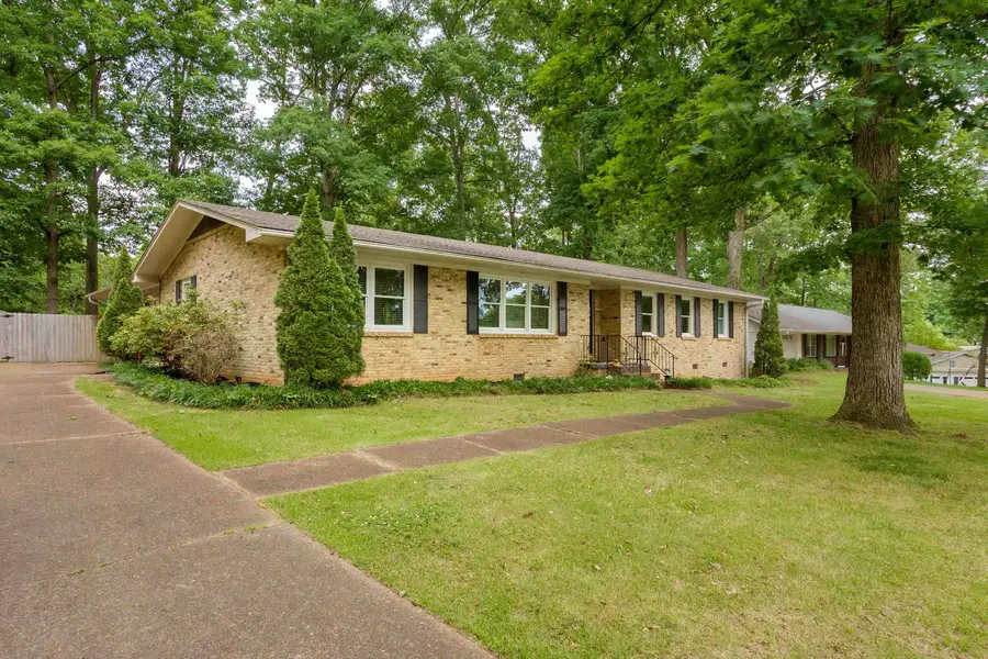 214 Shirley Dr, Florence, AL 35633 - #2