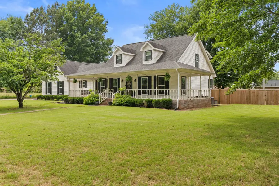 1402 Meadow Dr, Tuscumbia, AL 35674 - #2