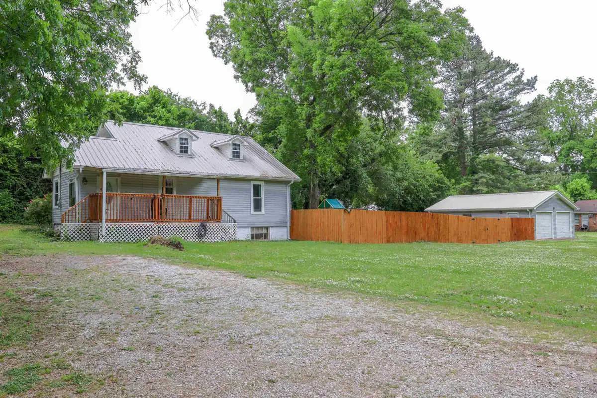 614 N Stewart St, Tuscumbia, AL 35674 - #1