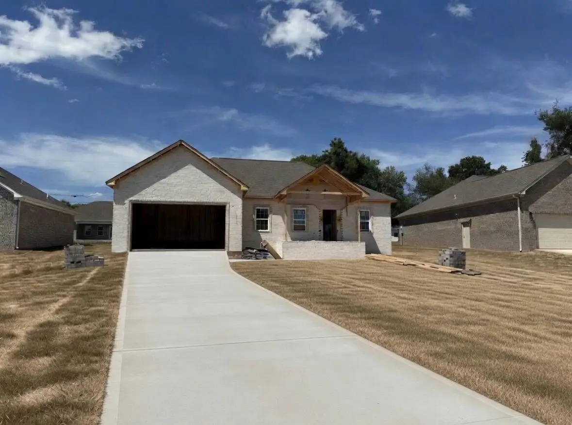 807 Michigan Ave, Muscle Shoals, AL 35661 - #1