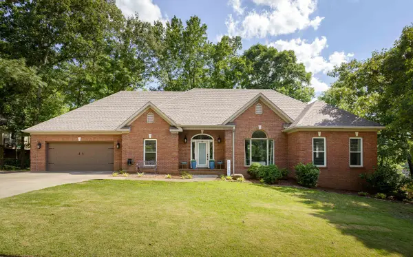 405 Lakeside Cr, Muscle Shoals, AL 35661