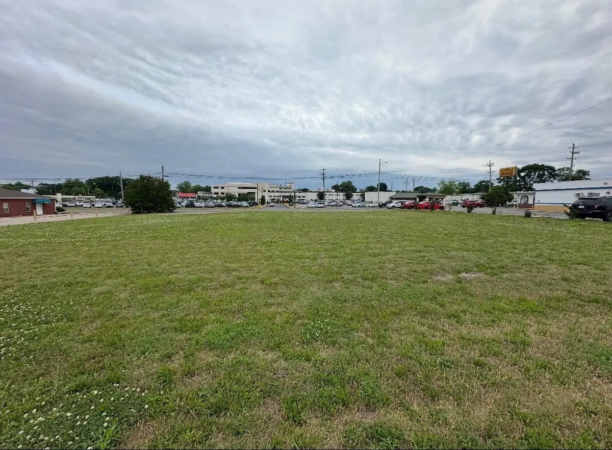 1107 S Jackson Hwy, Sheffield, AL 35660 - #1