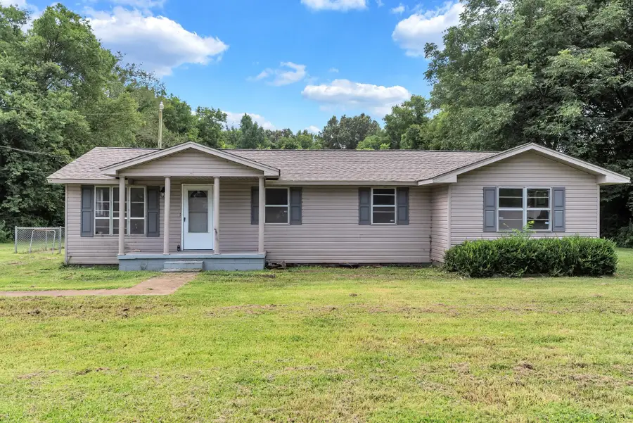 750 Hughes St, Muscle Shoals, AL 35661 - #2