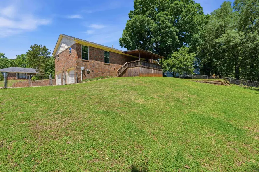 122 E Oak Hill Dr, Florence, AL 35633 - #3
