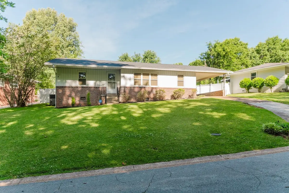 3514 E 18th Ct, Sheffield, AL 35660 - #1